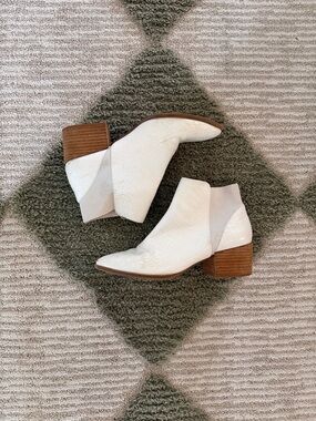 Chinese Laundry White Croc-Embossed Chelsea Ankle Boots